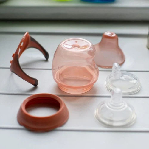 Обучающий поильник Tommee Tippee красный (4-7 мес.), 150 мл купить в Кишиневе