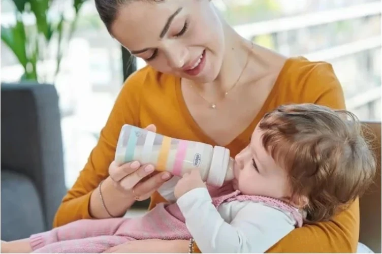 Biberon din plastic Chicco Girl cu tetina din silicon cu flux mediu, 250 ml cumpăra în Chișinau