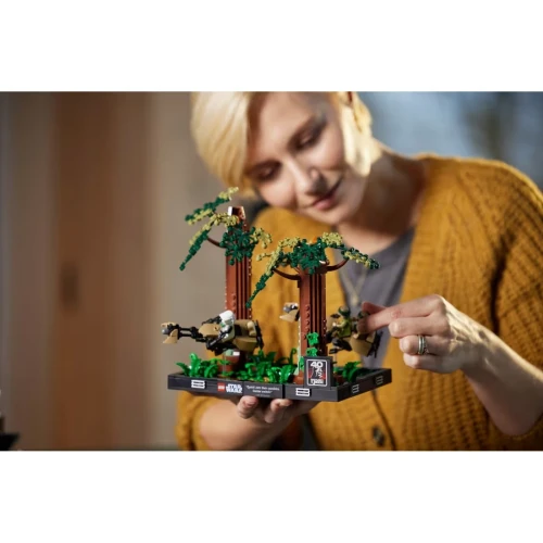 Конструкторы Lego Star Wars Diorama: Endor Speeder Chase, 608 элементов купить в Кишиневе