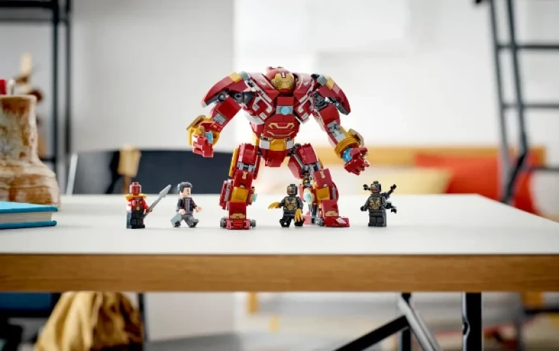 Set de constructie Lego Marvel The Hulkbuster: The Battle of Wakanda , 385 elemente cumpăra în Chișinau