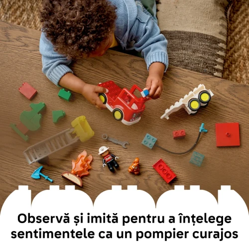 Set construcție Lego Duplo Fire Truck with Hose and Firefighter, 28 elemente cumpăra în Chișinau