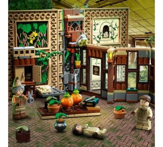Constructor Lego Harry Potter "Studierea la Lecția de Hogwarts Herbalology" (233 el.) cumpăra în Chișinau