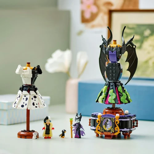 Set construcție Lego Disney Maleficent's and Cruella De Vil's Dresses, 524 elemente cumpăra în Chișinau