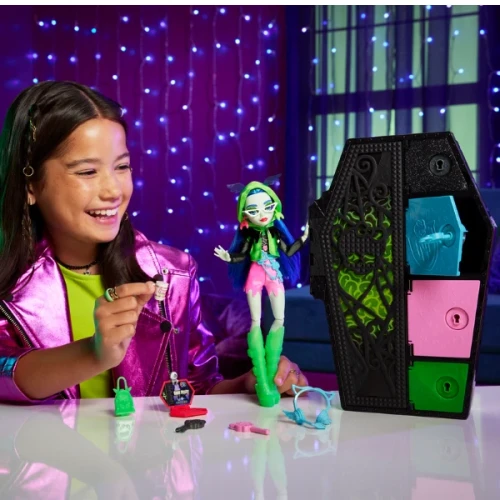 Игровой набор Barbie Monster High Neon Frights Ghoulia Yelps и Секреты гардероба купить в Кишиневе