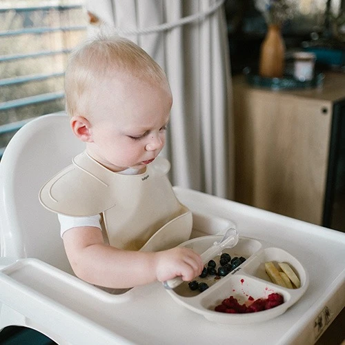 Нагрудник из силикона BabyOno Beige купить в Кишиневе
