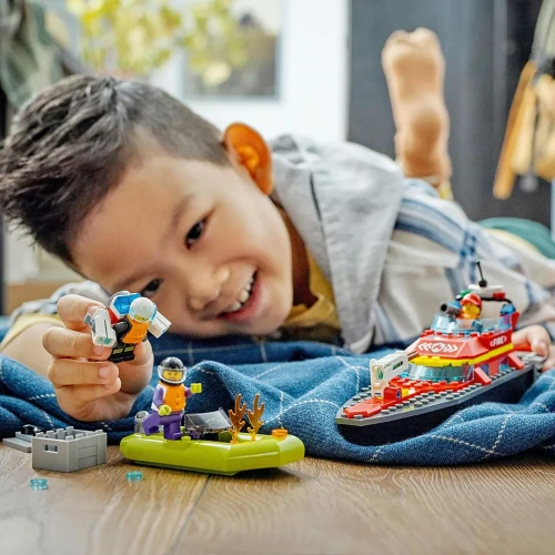 Set construcție Lego City Fire Rescue Boat, 144 elemente cumpăra în Chișinau