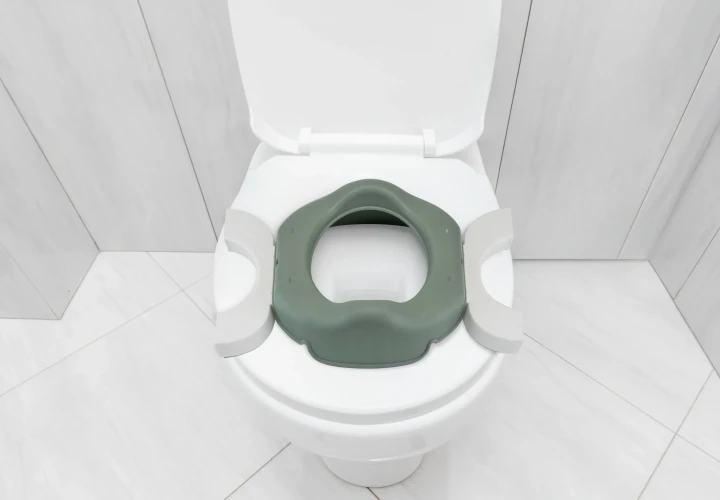 Горшок портативный 2in1 BabyJem Portable Seat Soft Green с 5 пакетами, 15 мес+ купить в Кишиневе