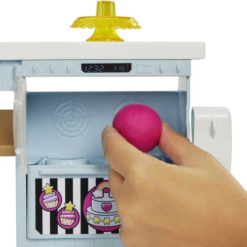 Set de joacă Barbie HGB73 Patiserie, păpușă cu păr roz și peste 20 de accesorii cumpăra în Chișinau