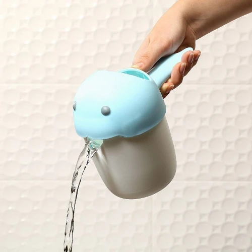 Cană pentru clătit părul BabyOno Whale Blue cumpăra în Chișinau