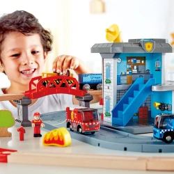 Набор для железной дороги Hape Emergency Services HQ купить в Кишиневе. Фото 3