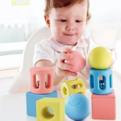 Набор погремушек Hape Geometric Rattle Trio, 9 предметов купить в Кишиневе. Фото 4