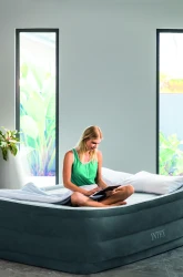 Надувной матрас Intex Velur Queen Comfort-Plush High-Rise со встроенным электрическим насосом 220 В купить в Кишиневе. Фото 10