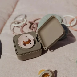 Container multifuncțional pentru suzete Bibs Ivory cumpăra în Chișinau. Foto 3