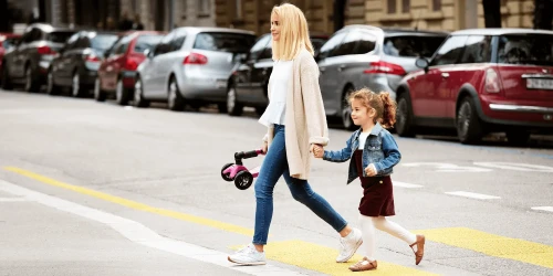 Самокат Micro Maxi Deluxe Foldable LED Berry Red купить в Кишиневе. Фото 4