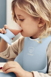 Слюнявчик из силикона BabyBjorn Powder Yellow/Powder Blue, 2 шт купить в Кишиневе. Фото 5