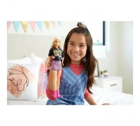 Кукла Barbie "Модница" в стильной рок-футболке купить в Кишиневе. Фото 7