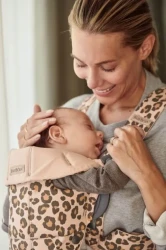 Анатомический мультифункциональный рюкзак-кенгуру BabyBjorn Mini Beige/Leopard, хлопок купить в Кишиневе. Фото 4