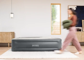 Надувной матрас Intex Velur Queen Essential Rest со встроенным электрическим насосом 220 В купить в Кишиневе. Фото 3