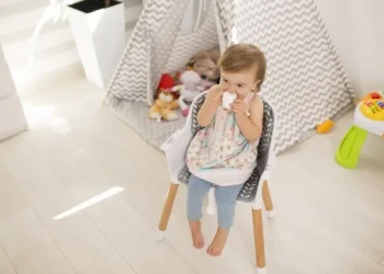 Стульчик для кормления 2 в 1 Lionelo Koen Yellow Grey купить в Кишиневе. Фото 9